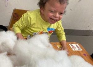 Child playing with cotton ילד משחק עם צמר גפן